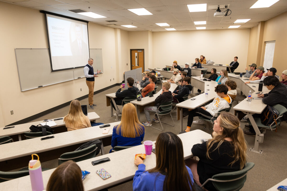 FHU Board of Trustees member Chris Hallmark, senior financial advisor with Wells Fargo, discusses financial planning as a career with members of the Student Financial Planning Association.