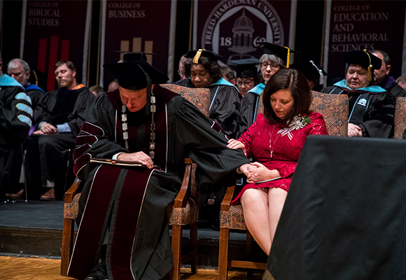 President and Mrs. Shannon pray at his inauguration.