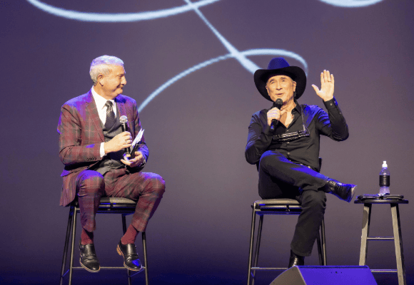 David Shannon talking with Clint Black at the 2024 Benefit Dinner