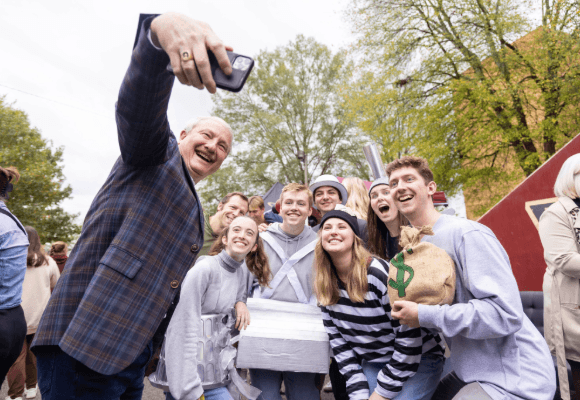 David Shannon taking one of his iconic selfies with students during FHU Homecoming
