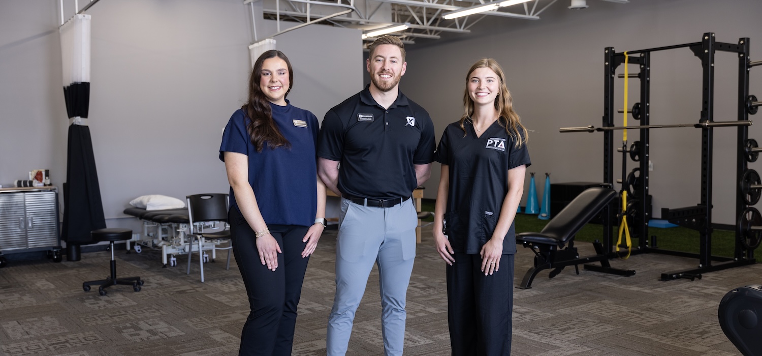 FHU PTA alumna Sarah Grace Callis, regional director and clinic director Jackson Clouse, and FHU student Jaelyn Hickerson work together at Dynamix Physical Therapy.
