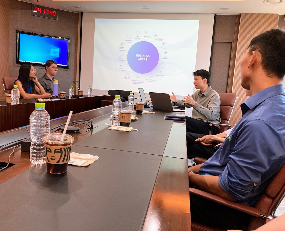 Students visit Macrogen in Gangnam