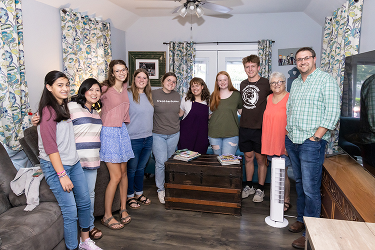 interface students at host's house for dinner
