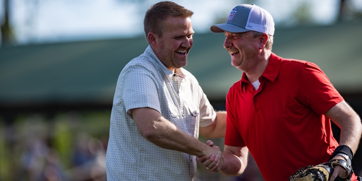 Keith Harris and David Shannon shaking hands