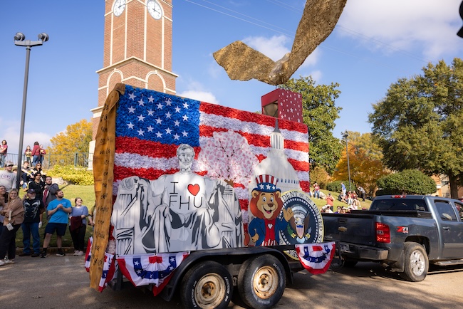Phi Kappa Alpha homecoming float
