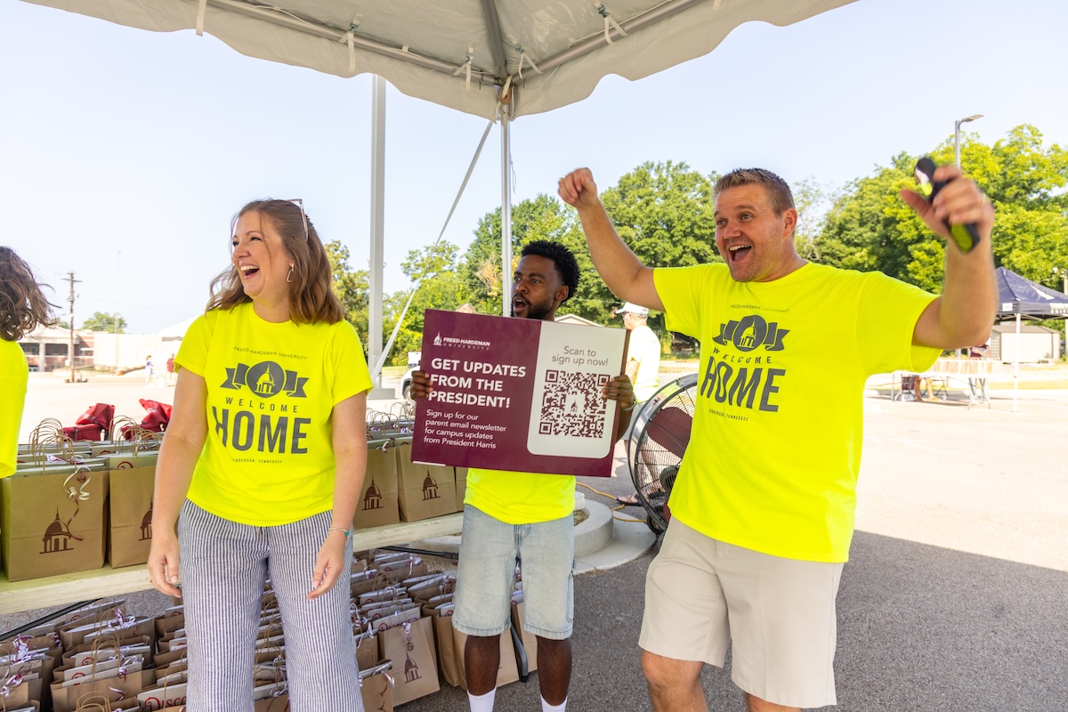 Welcome Home committee greets new students